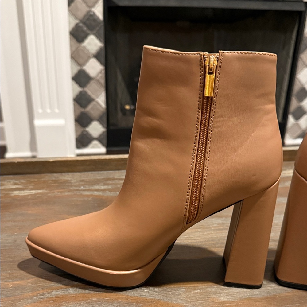 Journee Collection Marnnie Platform Ankle Bootie Tan Size 9.5 Block Heel NWOB - Picture 5 of 12